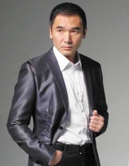 方中信、郭可盈、形象設(shè)計(jì)師吉米、劉錫明參加重慶會(huì)展中心美博會(huì)奧斯卡頒獎(jiǎng)盛典