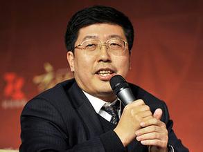 董藩隨經(jīng)紀人應(yīng)邀出席江西南昌萬達經(jīng)濟論壇