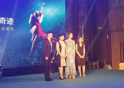 韓國著名流行歌手，演員 安俐娜 出席成都西嬋醫(yī)美首發(fā)品鑒會活動