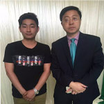 李光斗與經(jīng)紀人李志合影
